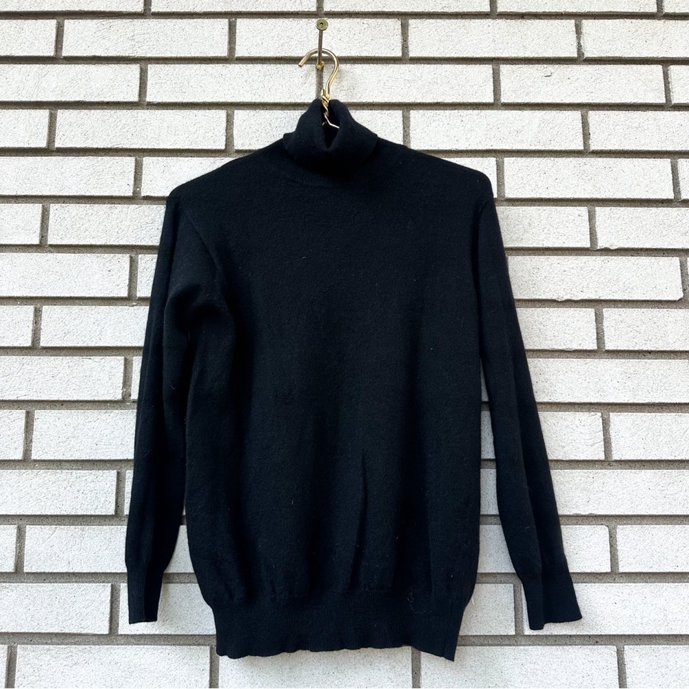 Bloomingdale’s Black Cashmere Turtleneck Sweater Made in Australia